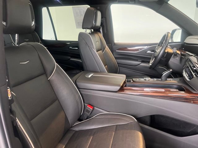Used 2023 Cadillac Escalade Premium Luxury AWD/4WD image 33