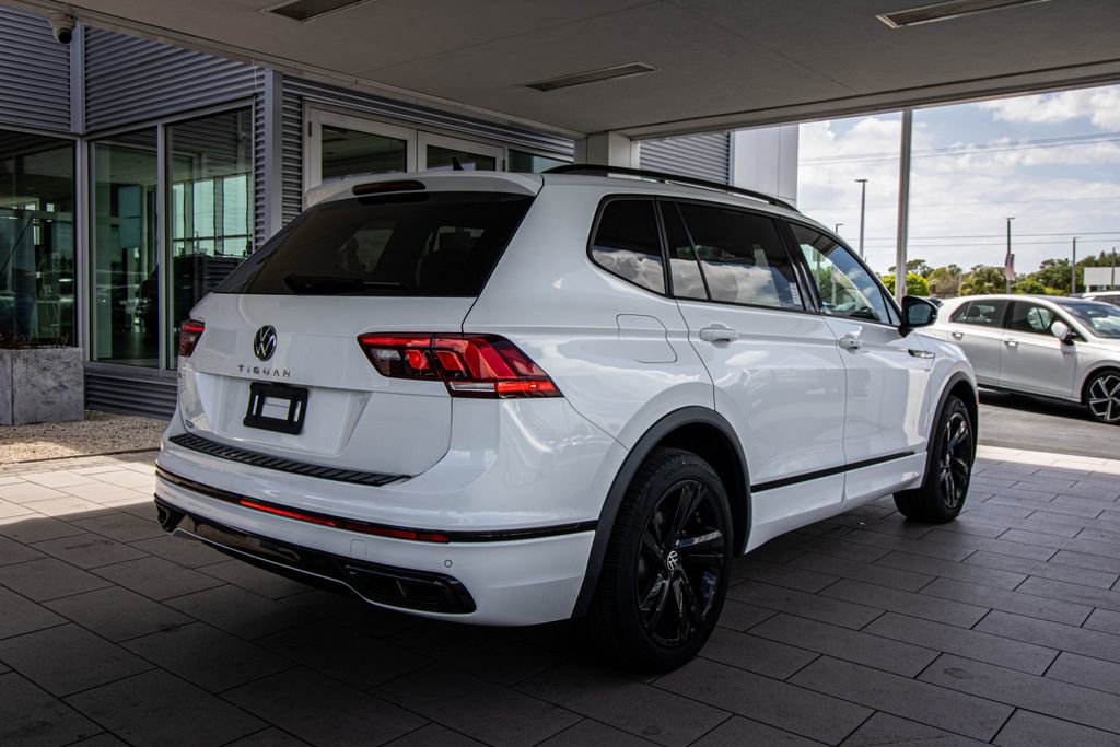 Used 2023 Volkswagen Tiguan SE R-Line image 2