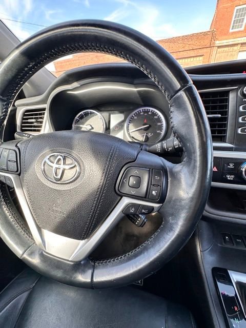 Used 2017 Toyota Highlander XLE image 18