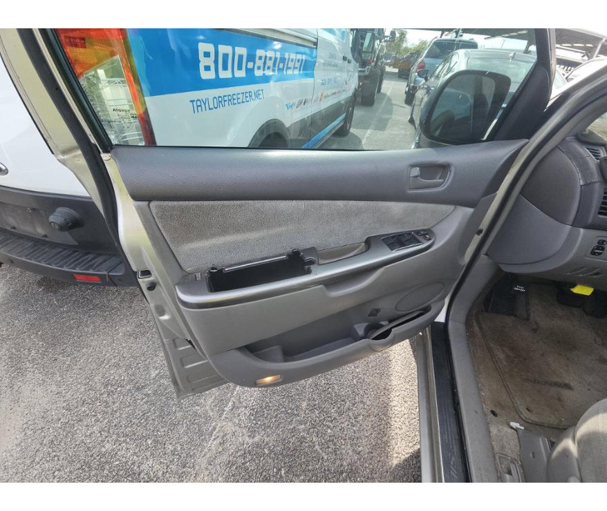 Used 2009 Toyota Sienna CE image 11