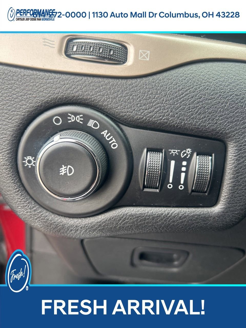 Used 2015 Jeep Cherokee Latitude FWD image 26