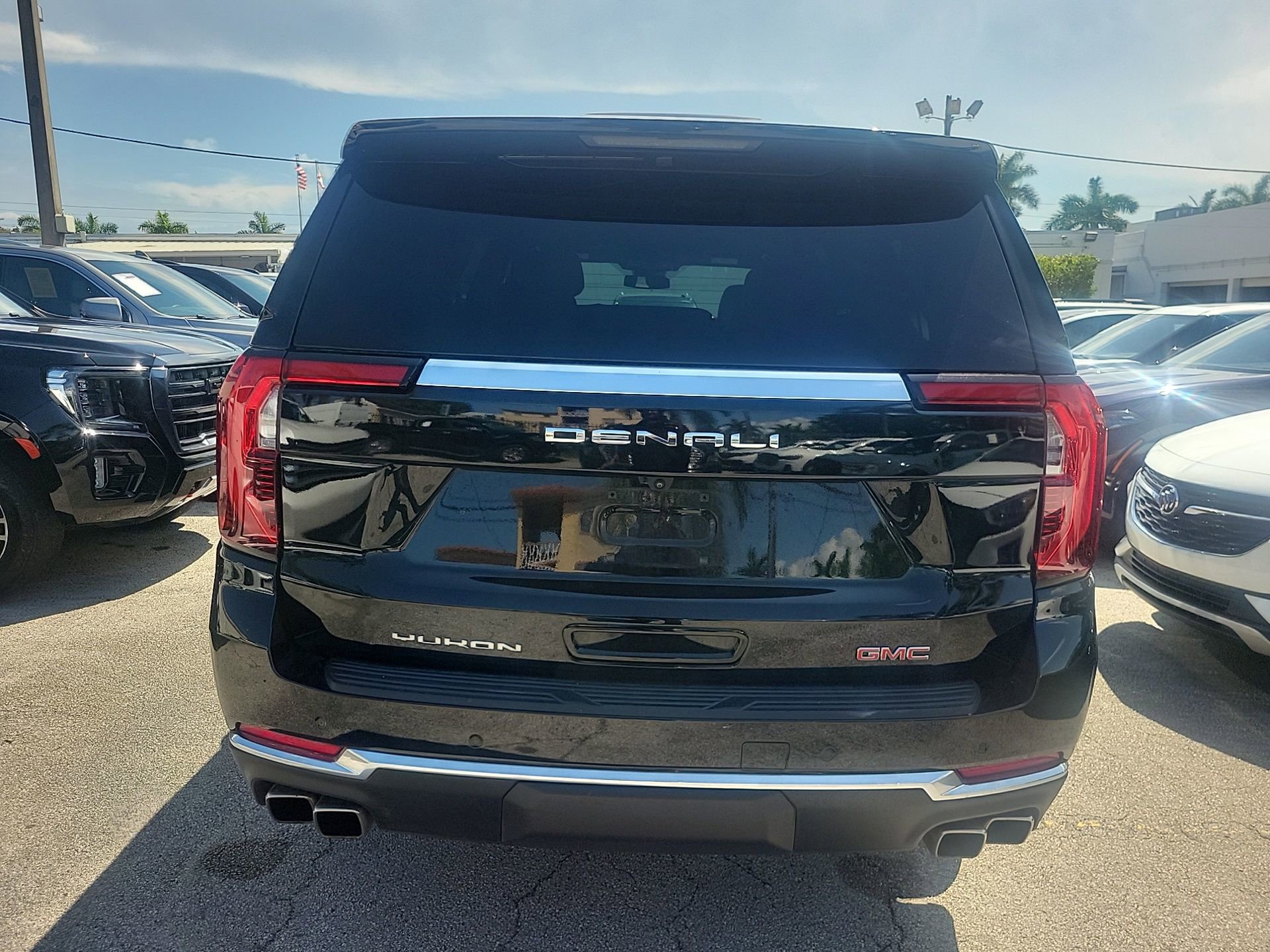 Used 2025 GMC Yukon XL Denali image 12