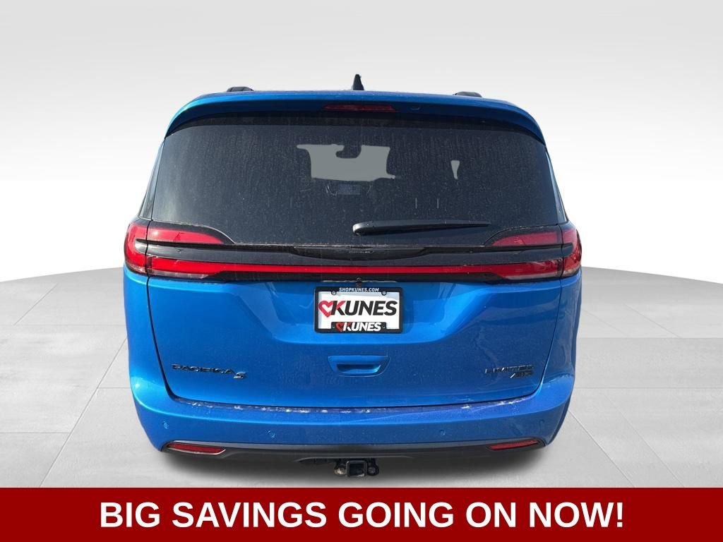 New 2026 Chrysler Pacifica Limited w/ S Appearance Package image 4