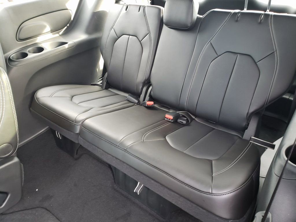 New 2026 Chrysler Pacifica Select image 13