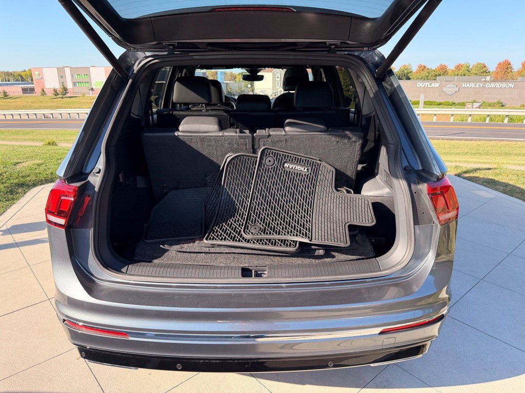 Used 2020 Volkswagen Tiguan SEL Premium R-Line w/ 3rd Row Seat Package AWD/4WD image 36