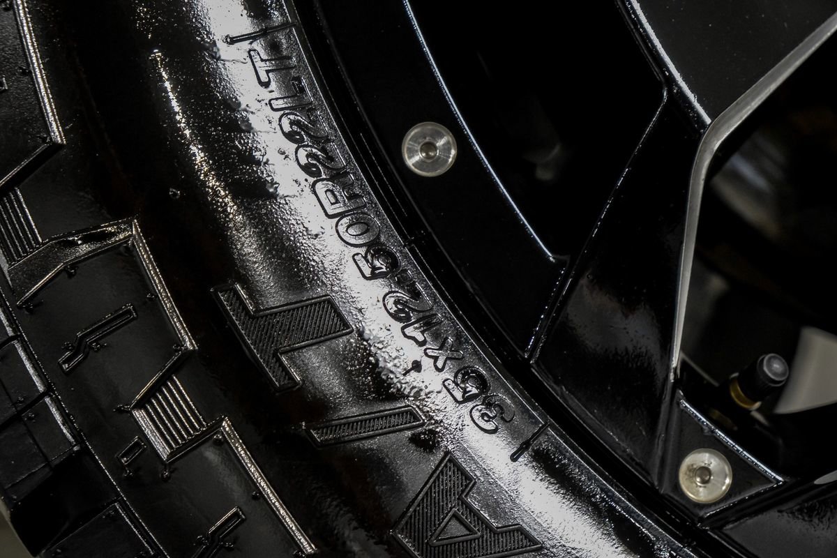 Used 2018 Chevrolet Silverado 1500 LTZ Z71 w/ LTZ Plus Package AWD/4WD image 58