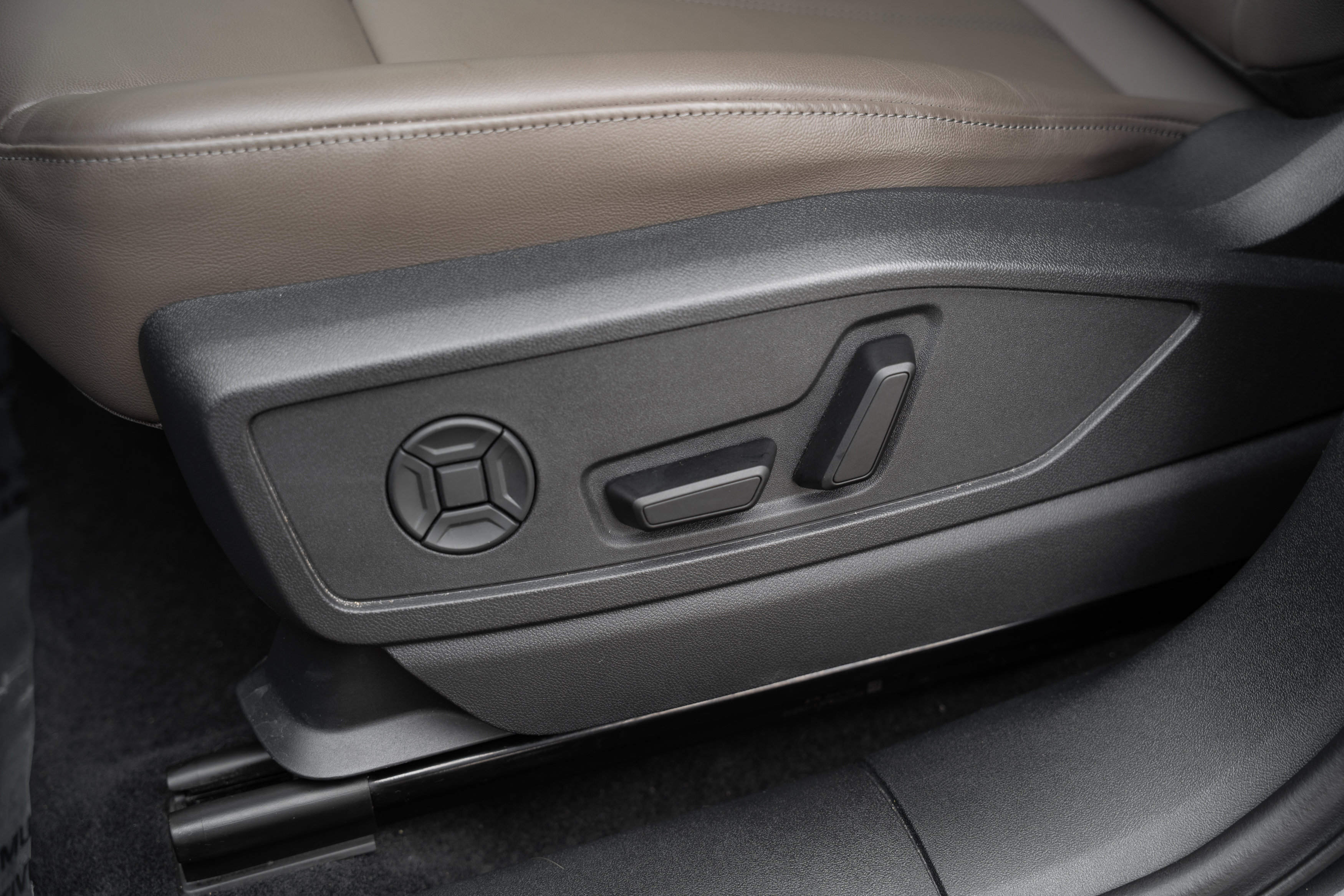 Certified 2025 Audi Q5 Premium w/ Convenience Package image 20