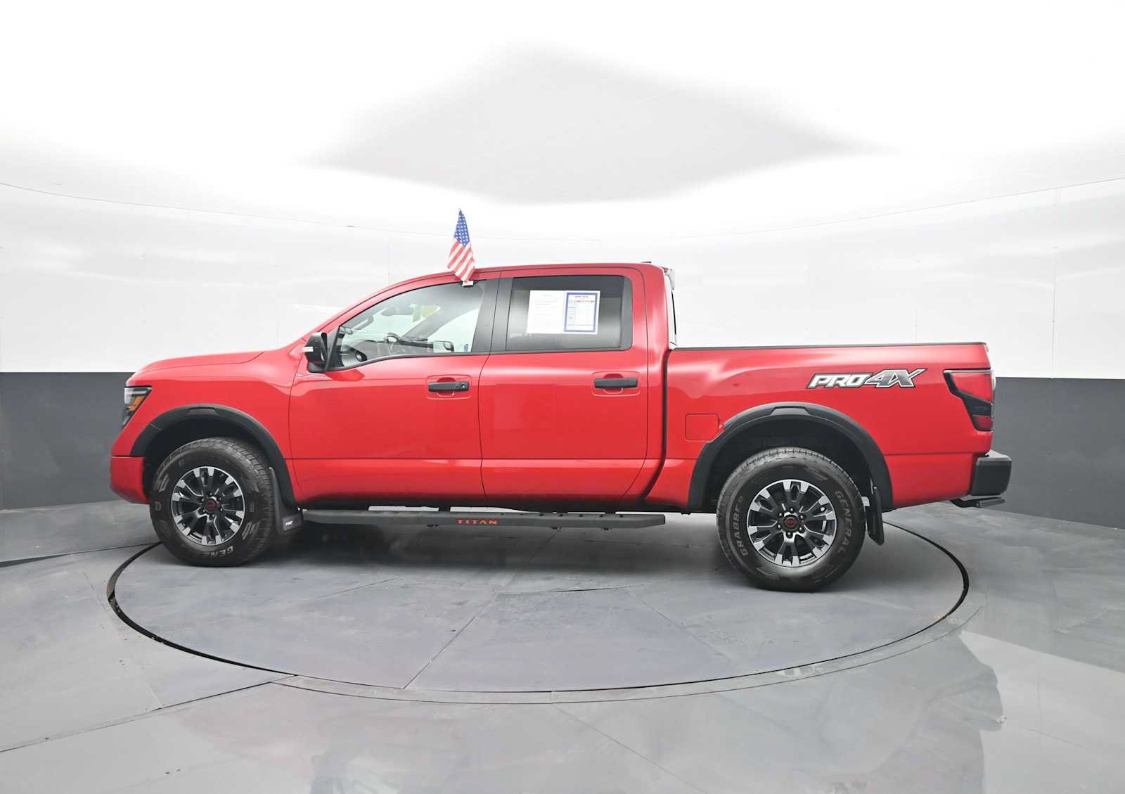 Used 2024 Nissan Titan PRO-4X w/ Pro-4x Convenience Package AWD/4WD image 4