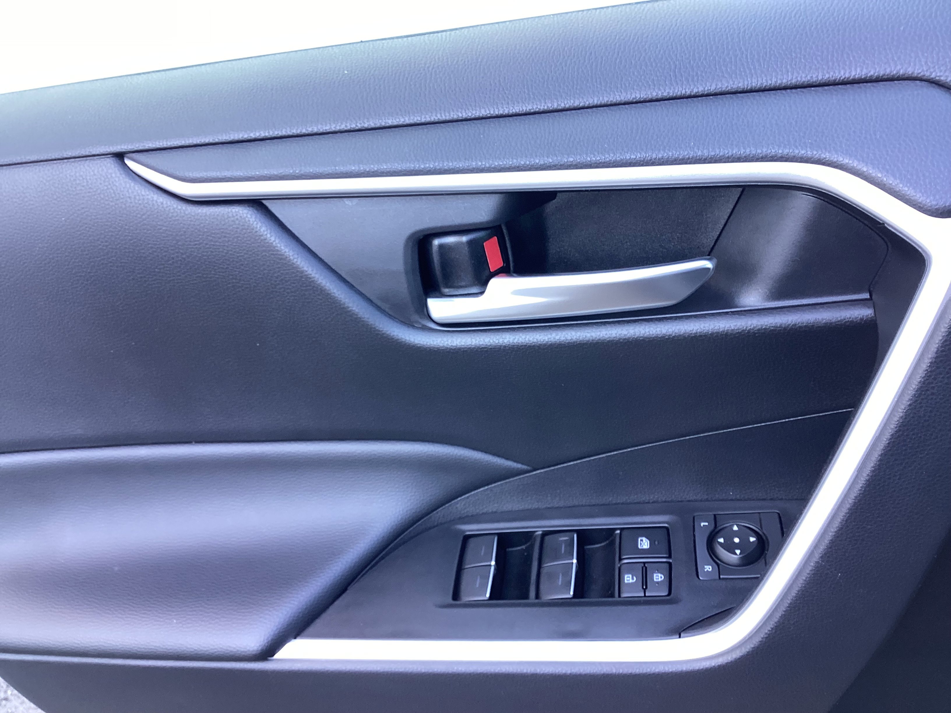 Certified 2025 Toyota RAV4 XLE image 29