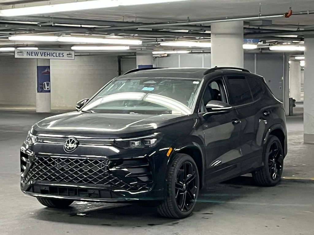 New 2025 Volkswagen Tiguan SE R-Line image 3