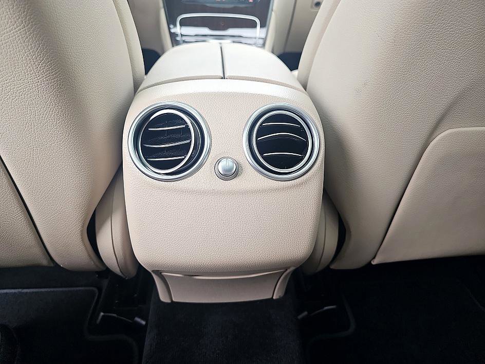 Used 2019 Mercedes-Benz GLC 300 4MATIC image 29