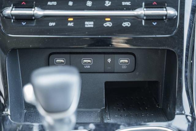 Used 2024 Kia Carnival EX FWD image 29