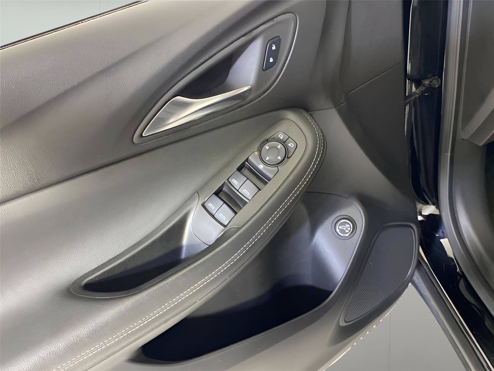 Certified 2024 Buick Encore GX Preferred w/ Comfort Package FWD image 19