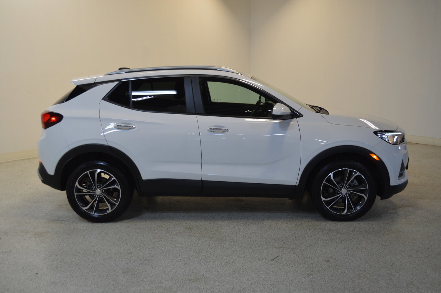 Used 2022 Buick Encore GX Select image 2