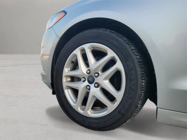 Used 2016 Ford Fusion SE FWD image 14