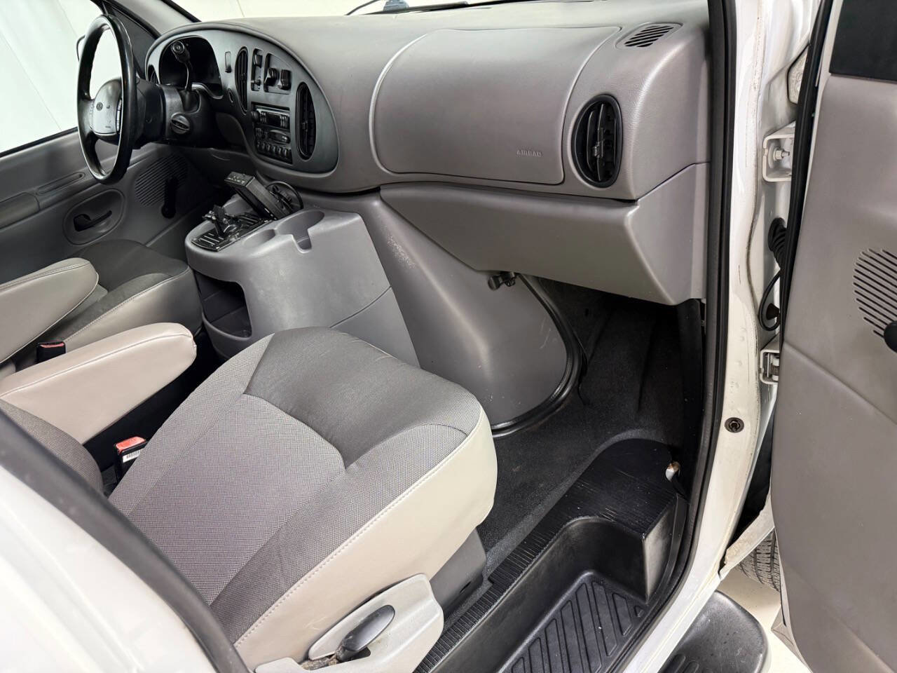 Used 2001 Ford E-350 and Econoline 350 XLT image 28