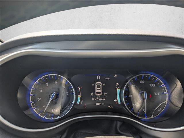 Used 2024 Chrysler Pacifica Touring-L FWD image 11