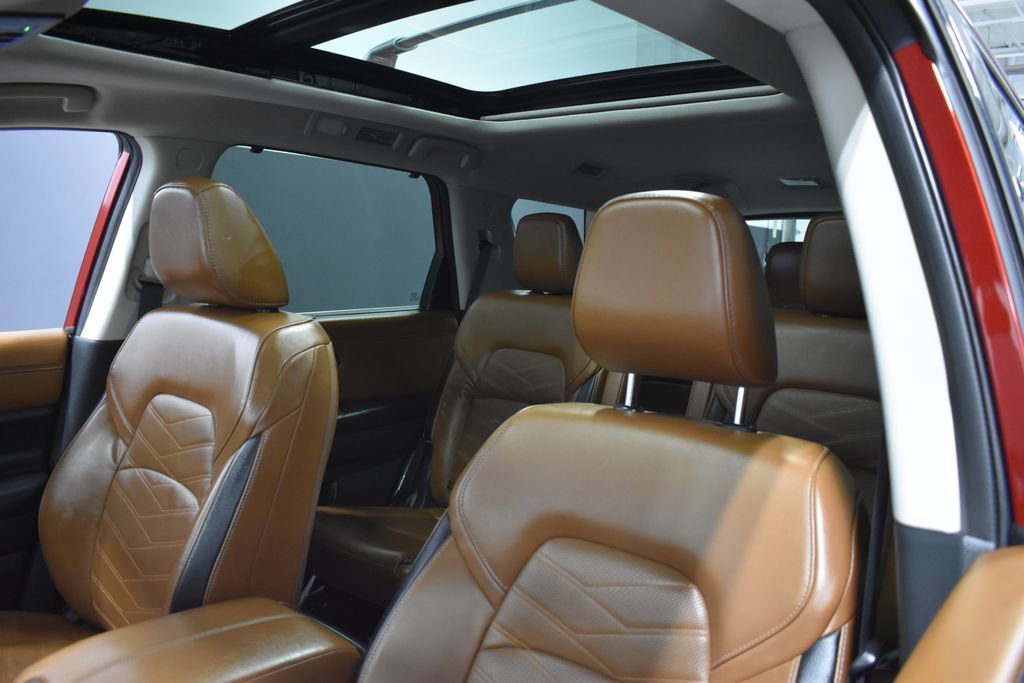 Used 2023 Nissan Pathfinder Platinum image 16