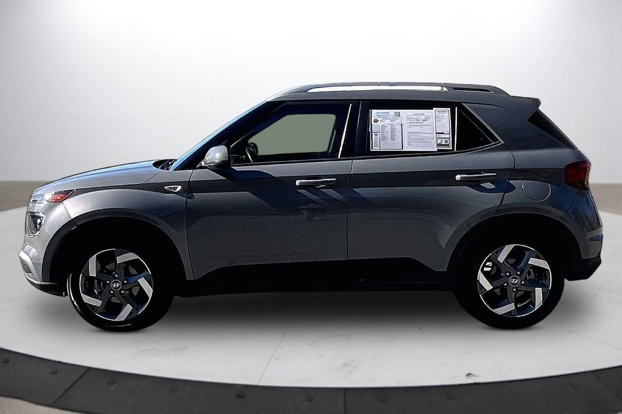 Used 2023 Hyundai Venue SEL w/ Cargo Package image 6