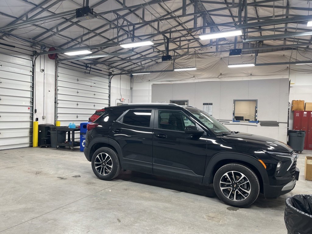 Used 2025 Chevrolet TrailBlazer LT image 1