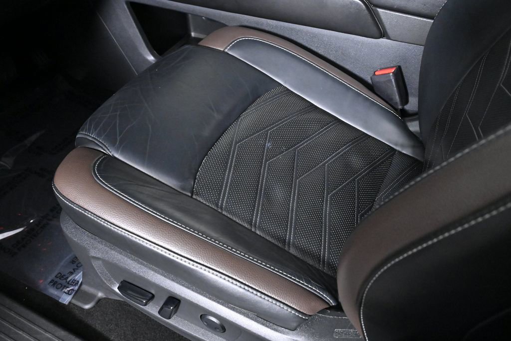 Used 2022 Nissan Pathfinder Platinum w/ Cargo Package image 25