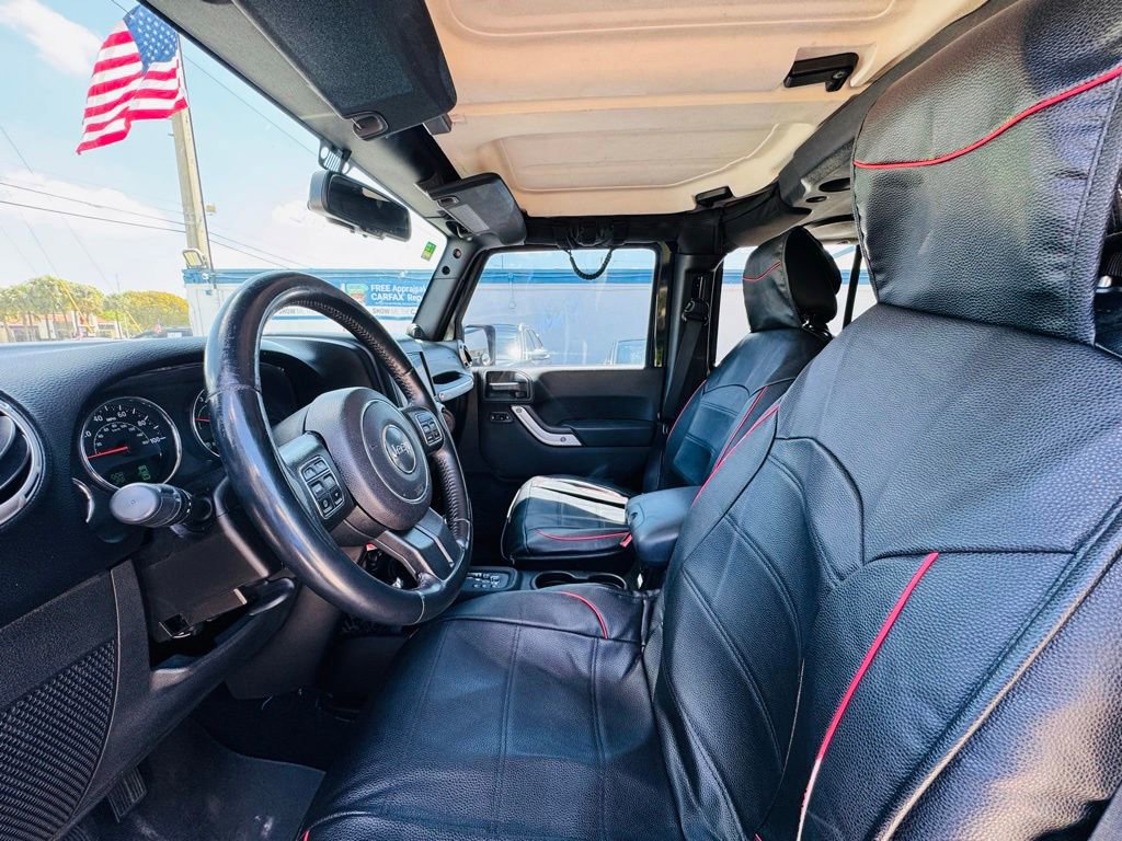 Used 2014 Jeep Wrangler Unlimited Sahara w/ Connectivity Group AWD/4WD image 9