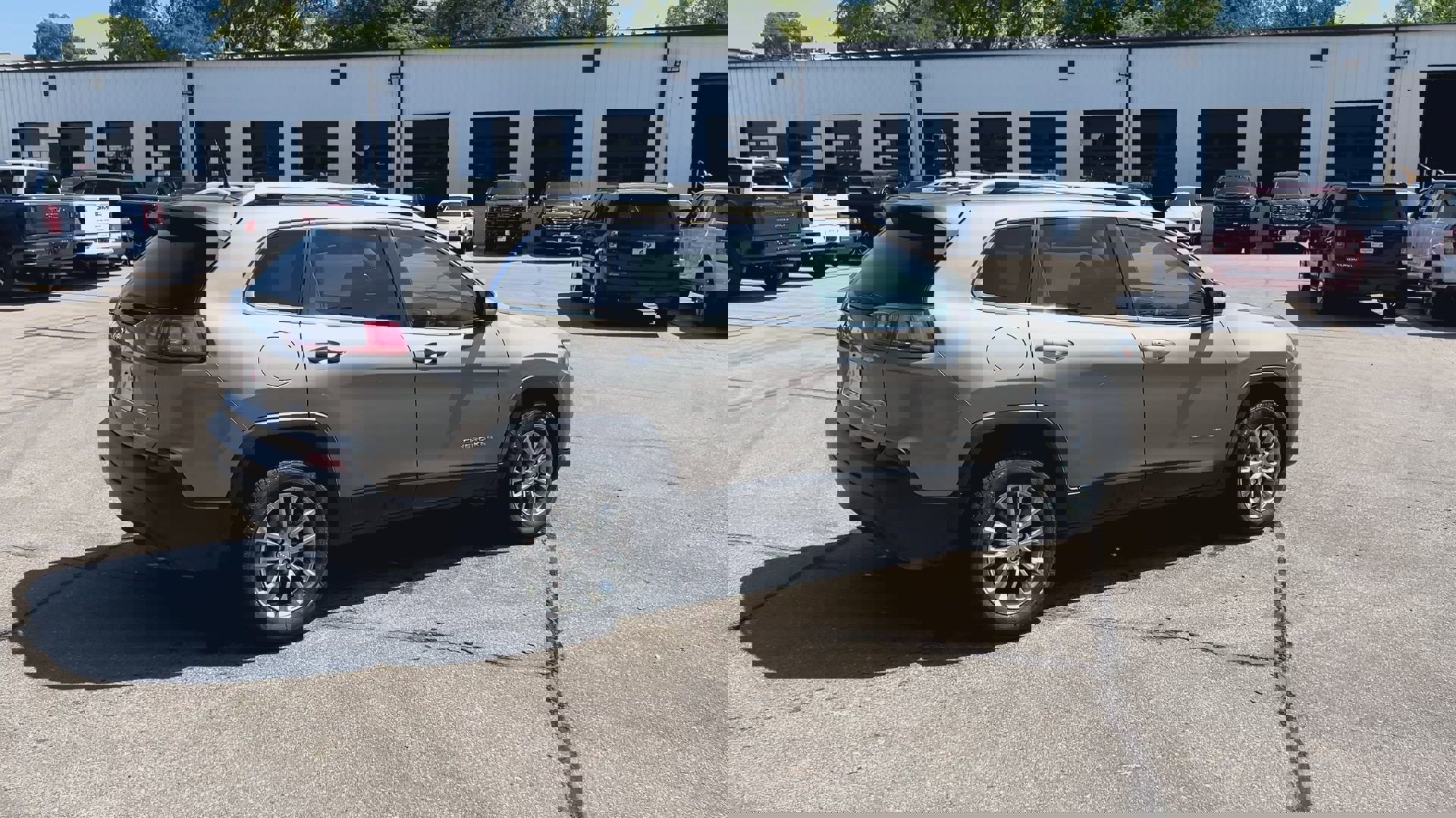 Used 2021 Jeep Cherokee Latitude Plus w/ Sun & Sound Group image 9