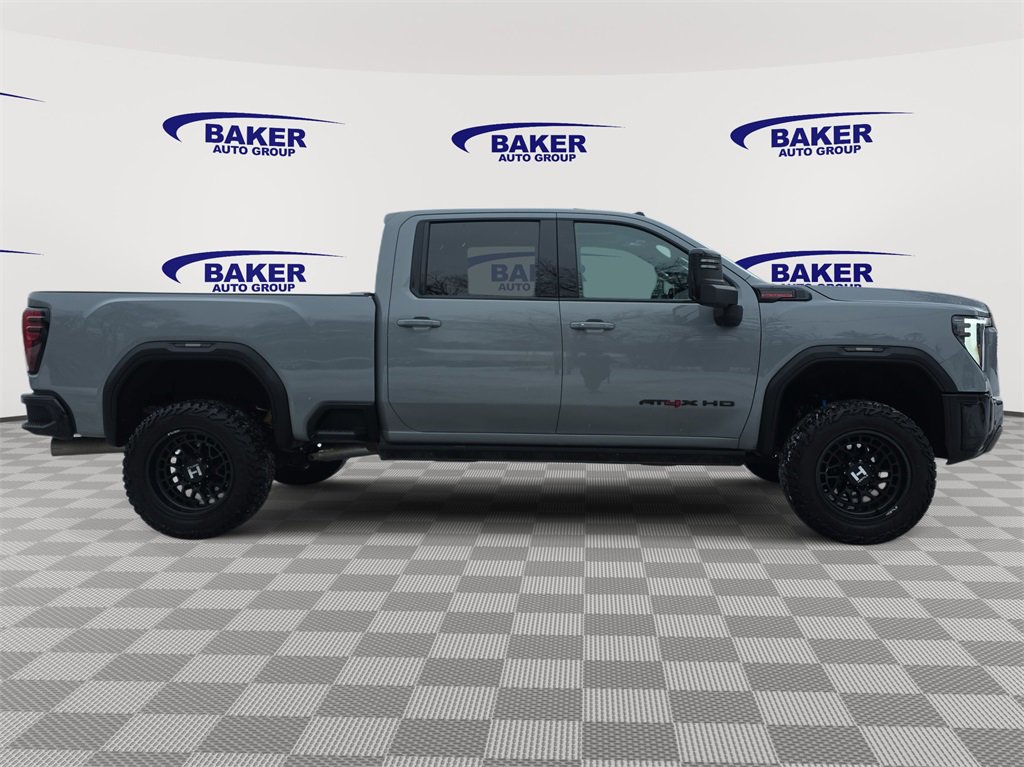 Used 2024 GMC Sierra 2500 AT4X image 2