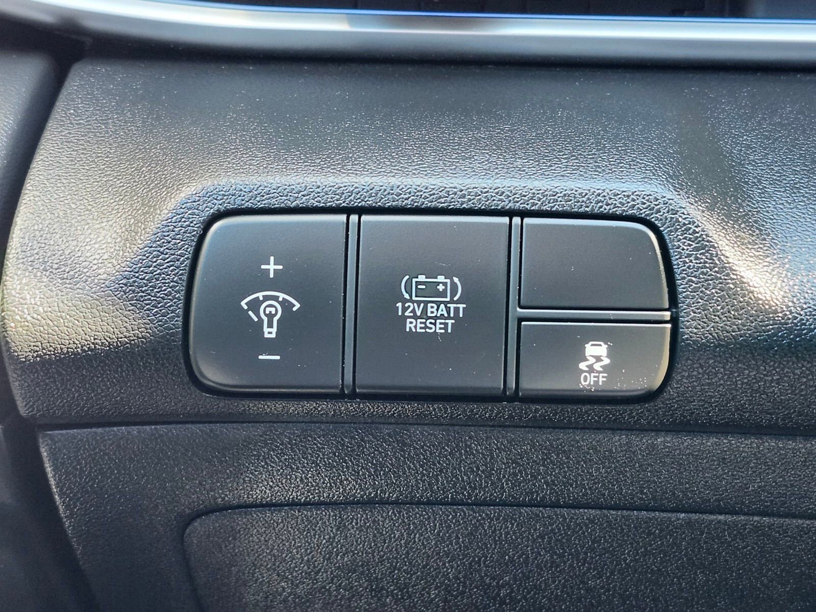 Certified 2024 Hyundai Elantra Blue FWD image 24
