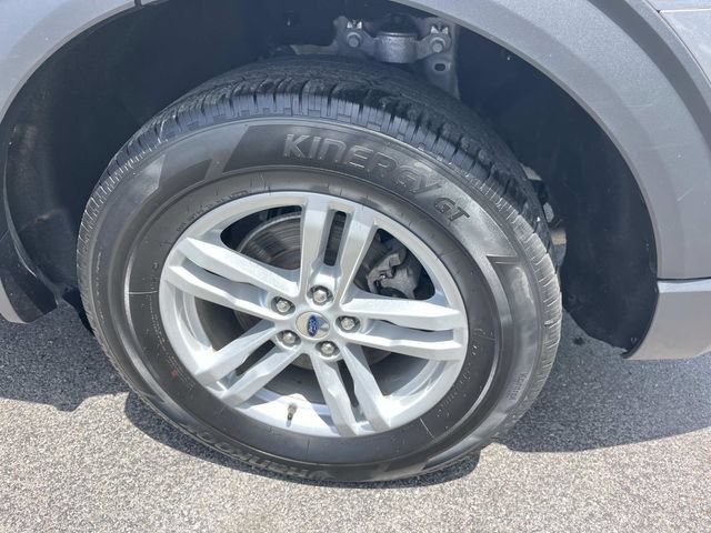 Used 2023 Ford Explorer XLT w/ Equipment Group 202A AWD/4WD image 14
