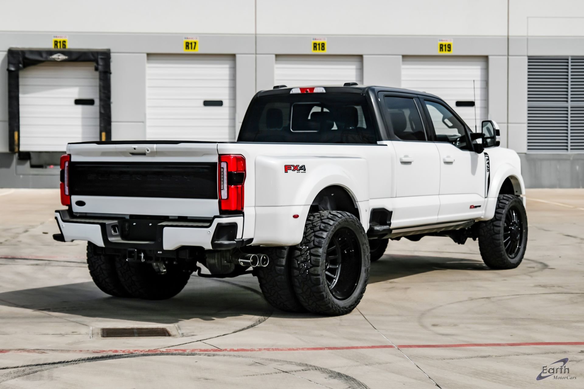 Used 2026 Ford F450 Platinum w/ FX4 Off-Road Package image 16