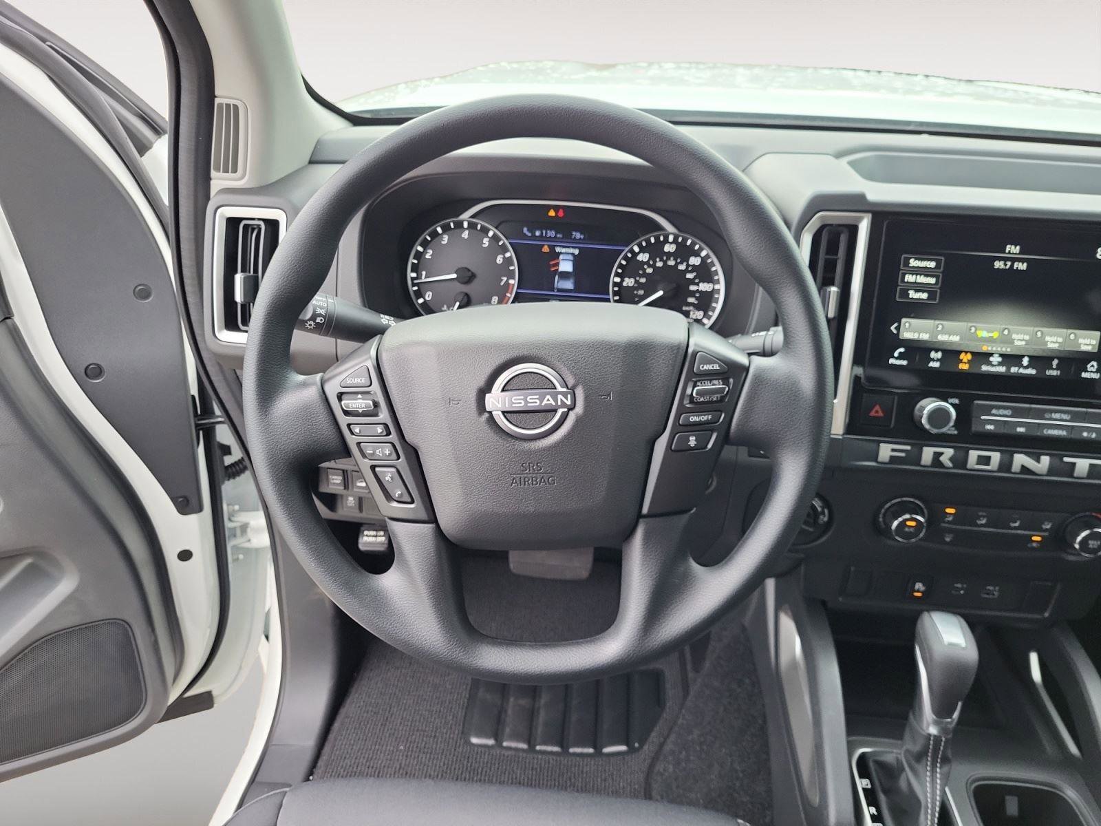 Used 2025 Nissan Frontier SV image 13