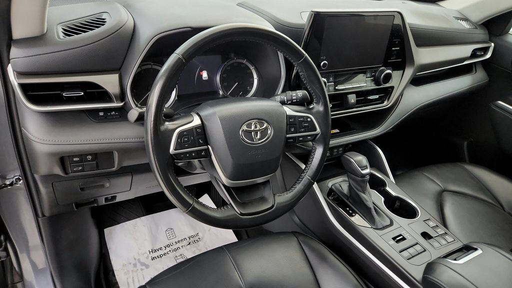 Used 2023 Toyota Highlander XLE AWD/4WD image 22