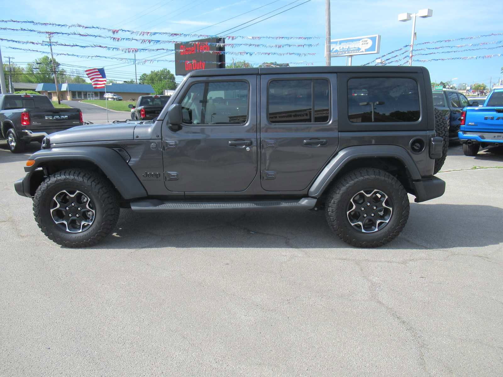 Used 2025 Jeep Wrangler Sport S image 2