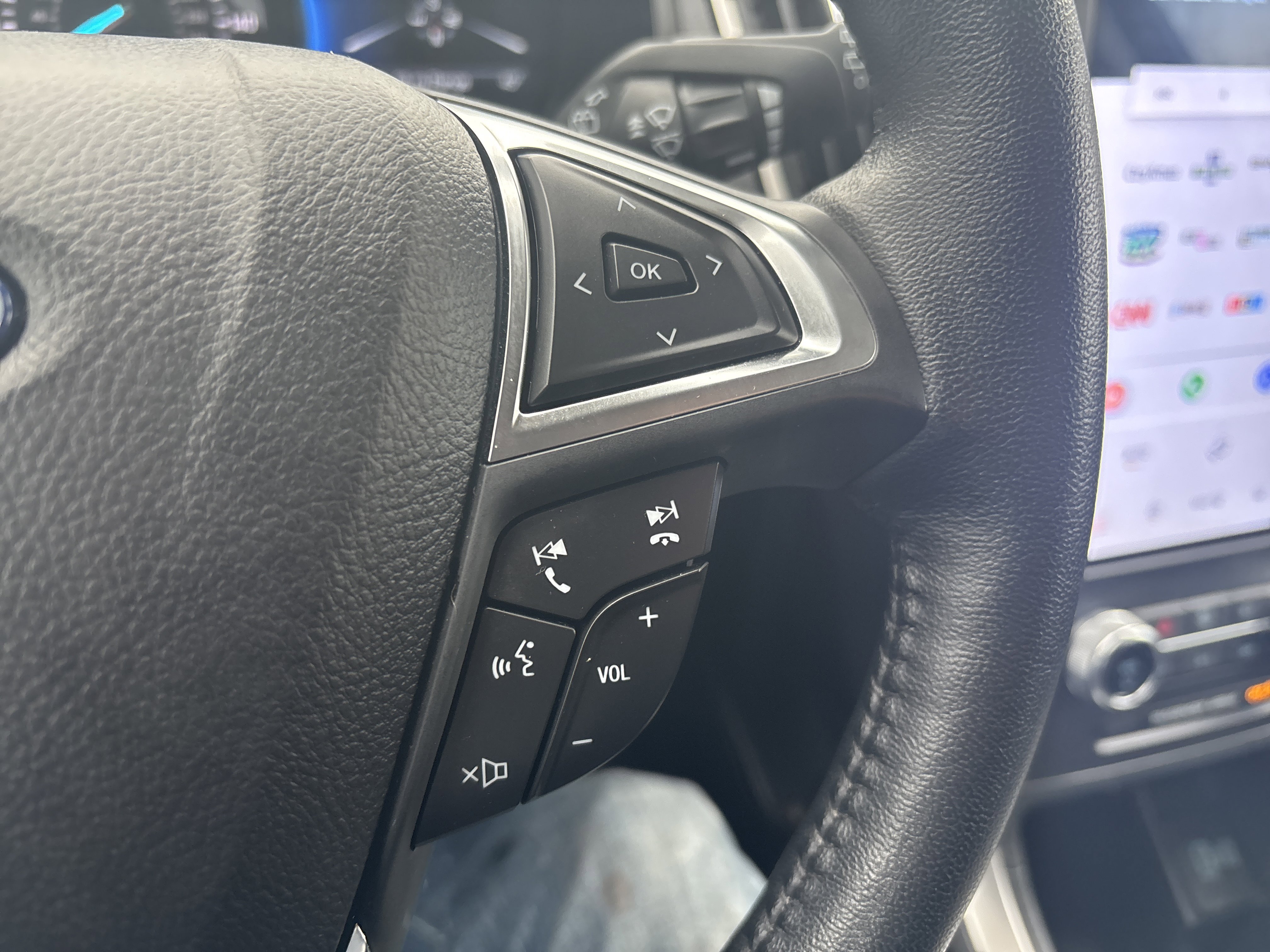 Used 2024 Ford Edge SEL image 20