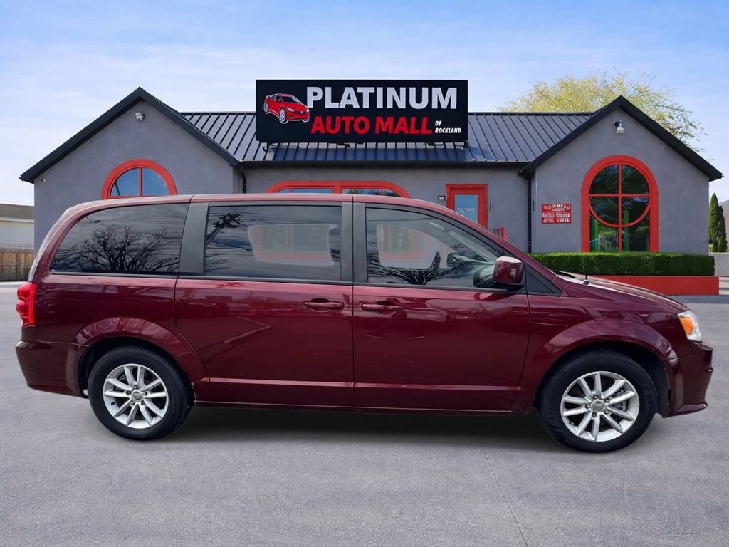 Used 2020 Dodge Grand Caravan SE FWD image 2