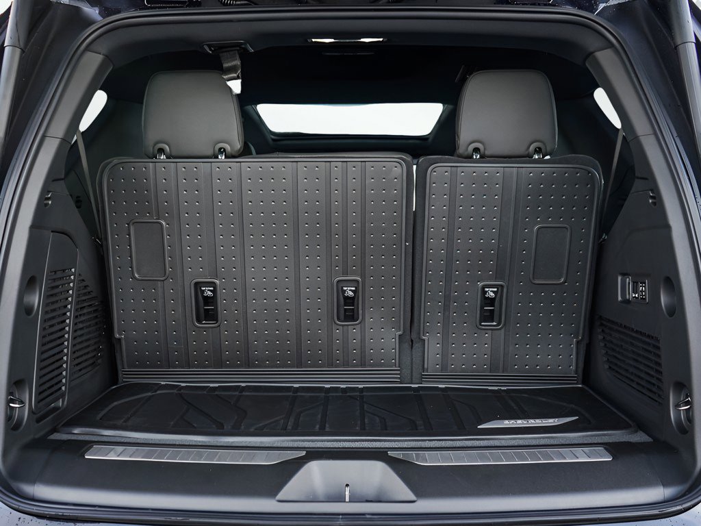 New 2026 Chevrolet Tahoe High Country AWD/4WD image 8