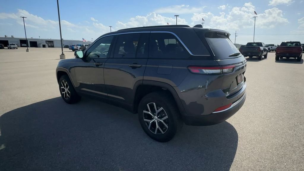 Used 2024 Jeep Grand Cherokee Limited image 6
