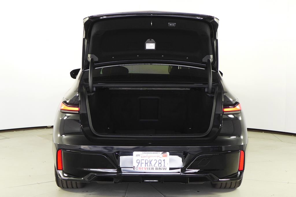 Used 2023 BMW 740i w/ Parking Assistance Package RWD image 10