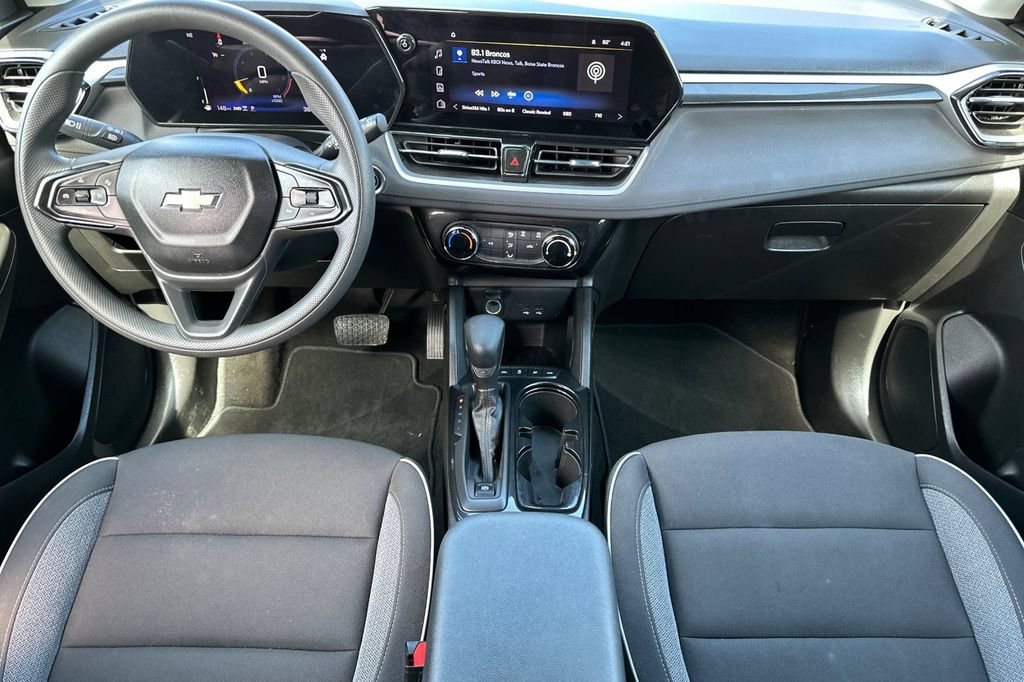 Used 2025 Chevrolet TrailBlazer LT AWD/4WD image 13