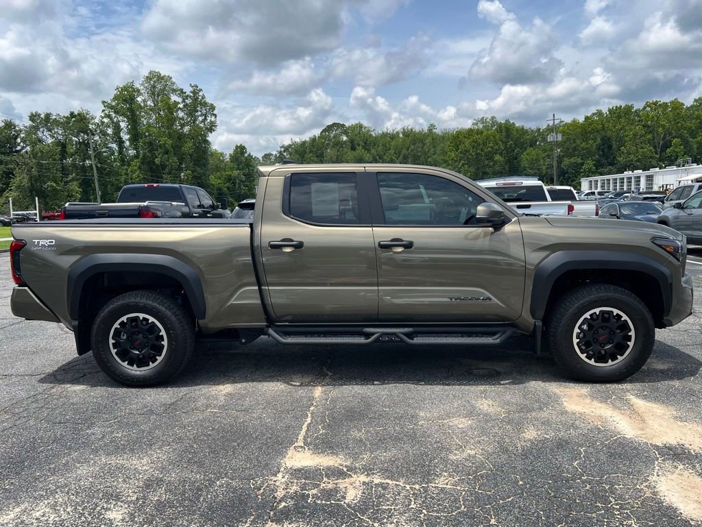 Used 2026 Toyota Tacoma TRD Off-Road w/ TRD Off Road Upgrade Package AWD/4WD image 2