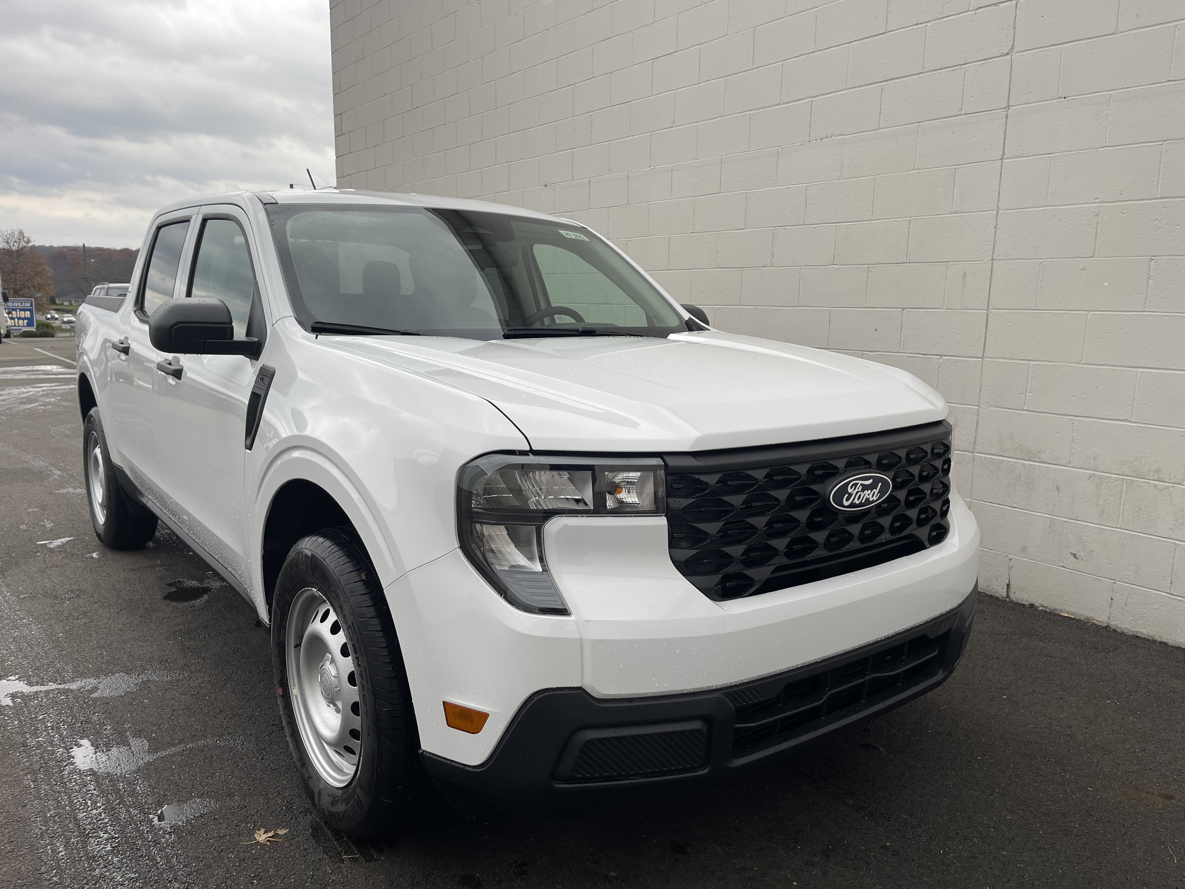 New 2025 Ford Maverick XL image 2