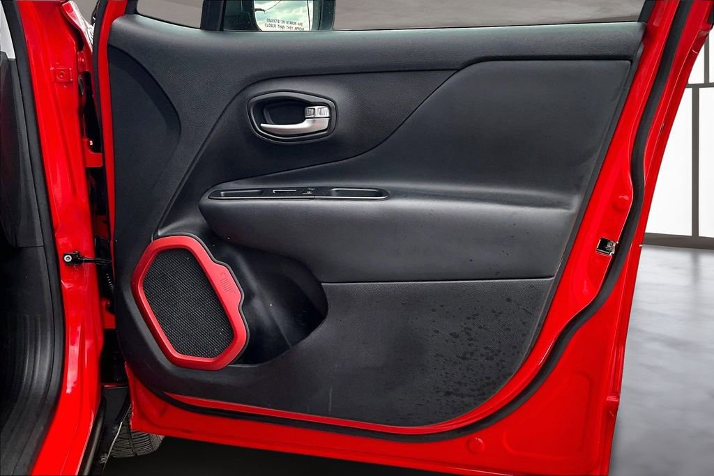 Used 2019 Jeep Renegade Trailhawk w/ UConnect 8.4 Nav Group AWD/4WD image 26