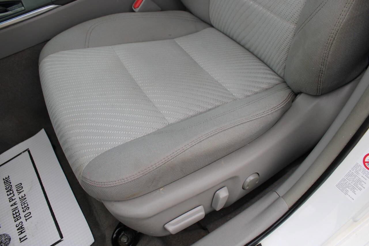 Used 2016 Toyota Camry LE image 20