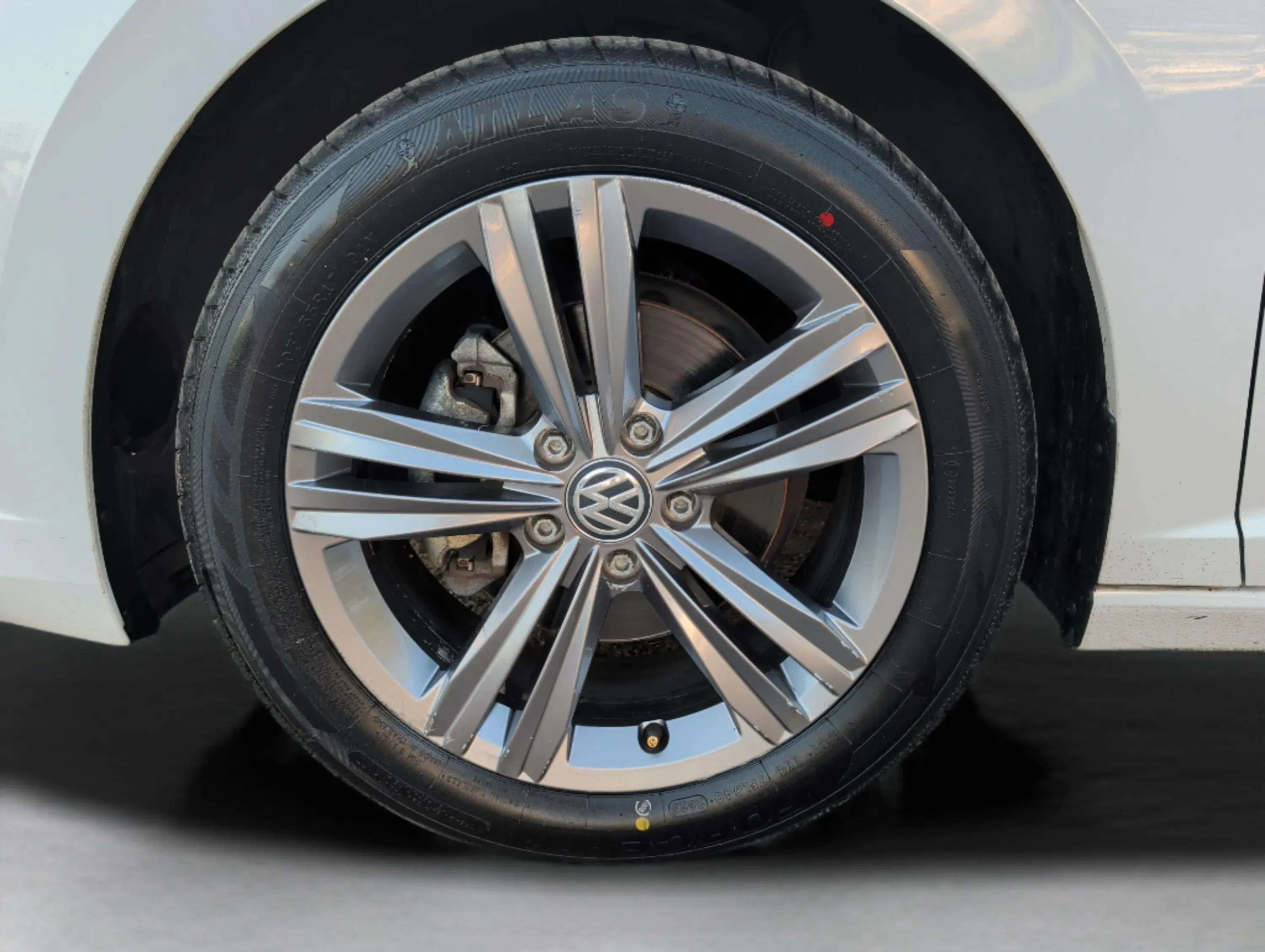 Used 2019 Volkswagen Jetta R-Line FWD image 40