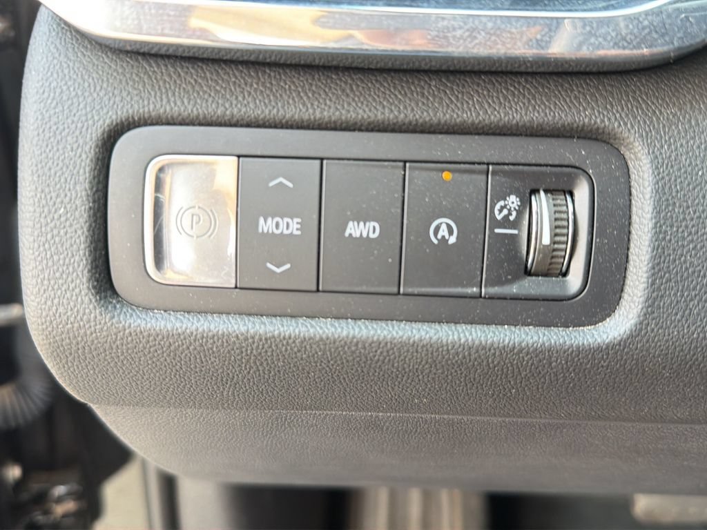 Used 2025 GMC Acadia Elevation AWD/4WD image 18