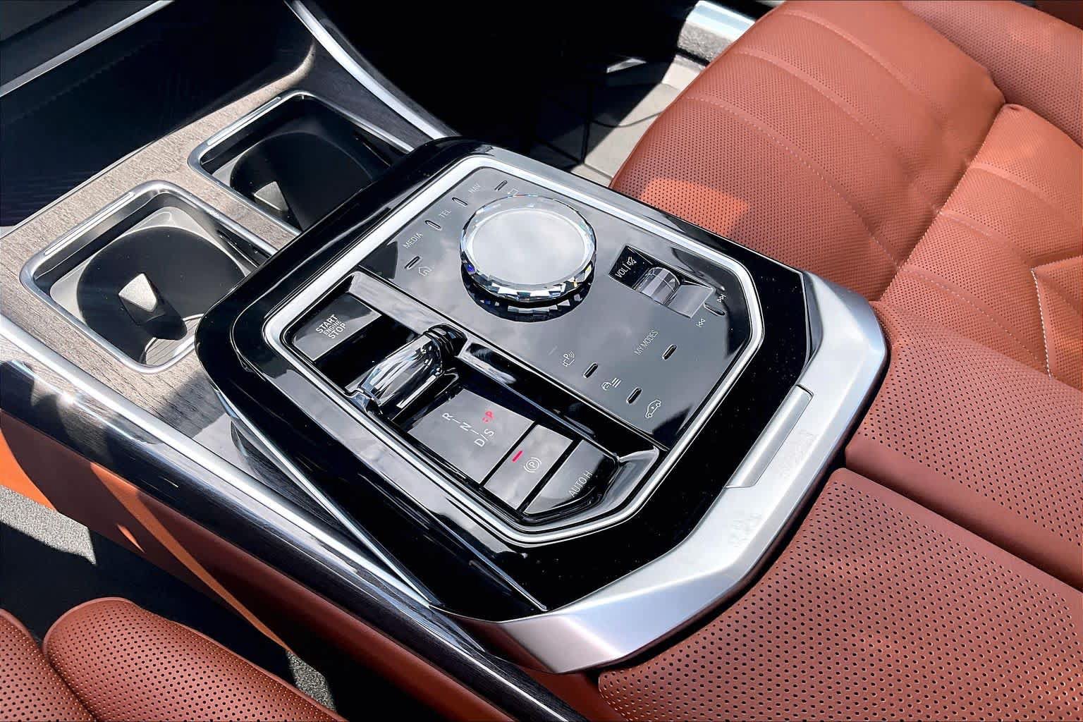 New 2026 BMW 740i xDrive w/ Premium Package AWD/4WD image 8