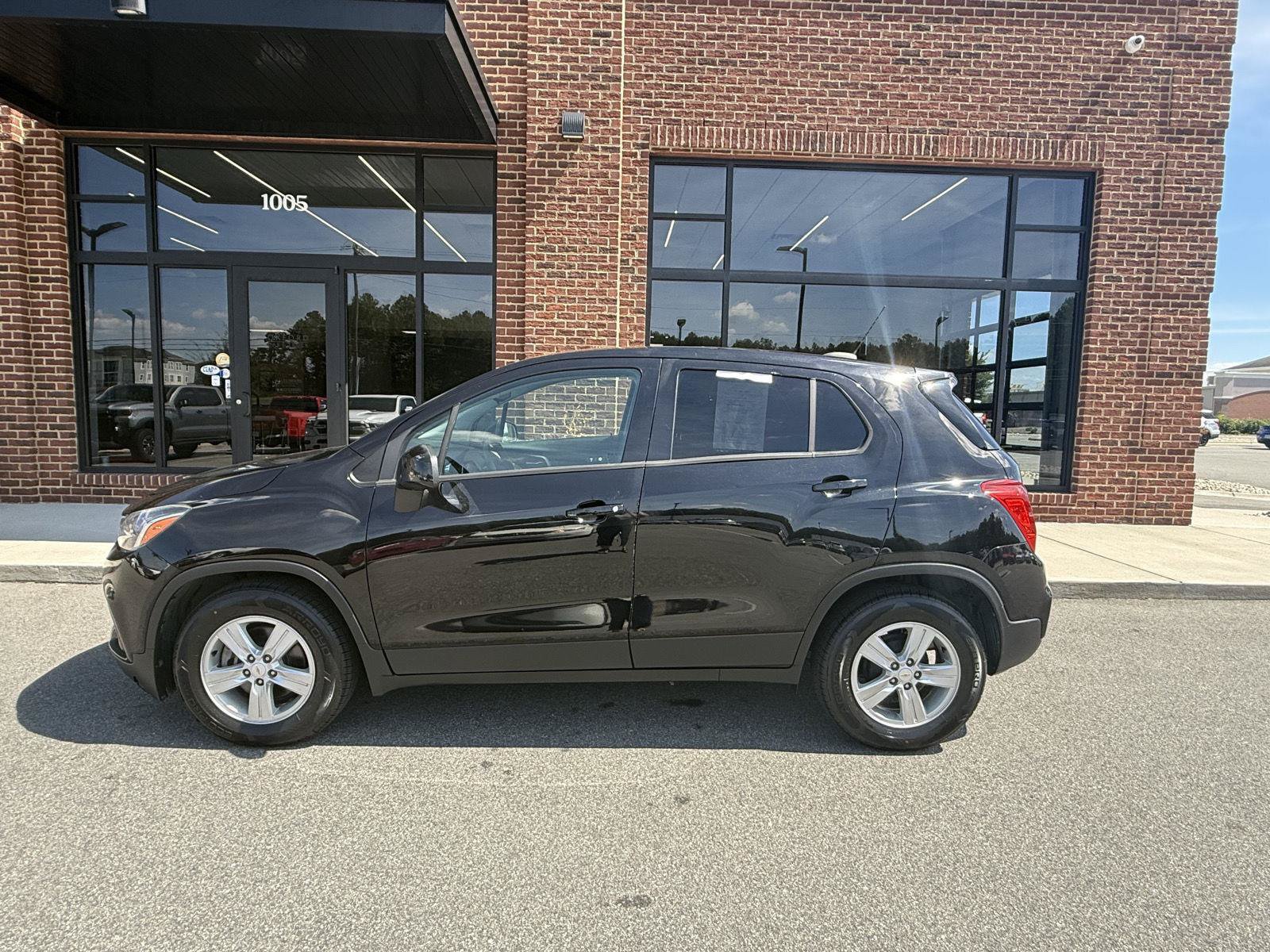 Used 2021 Chevrolet Trax LS w/ Tint and Cruise Package FWD image 3