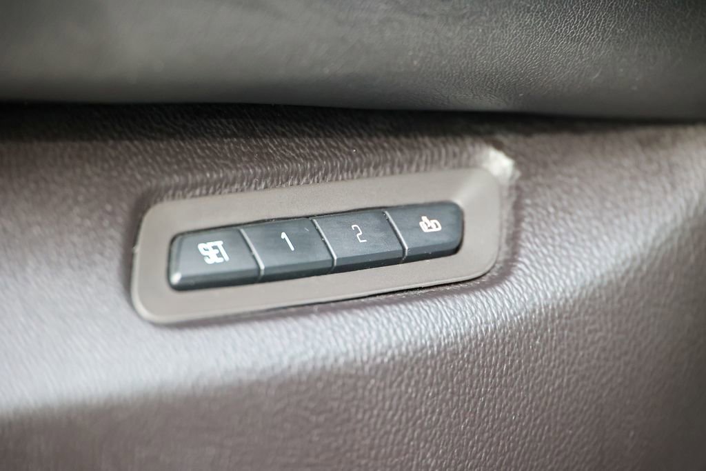 Used 2015 Cadillac Escalade Luxury RWD image 5