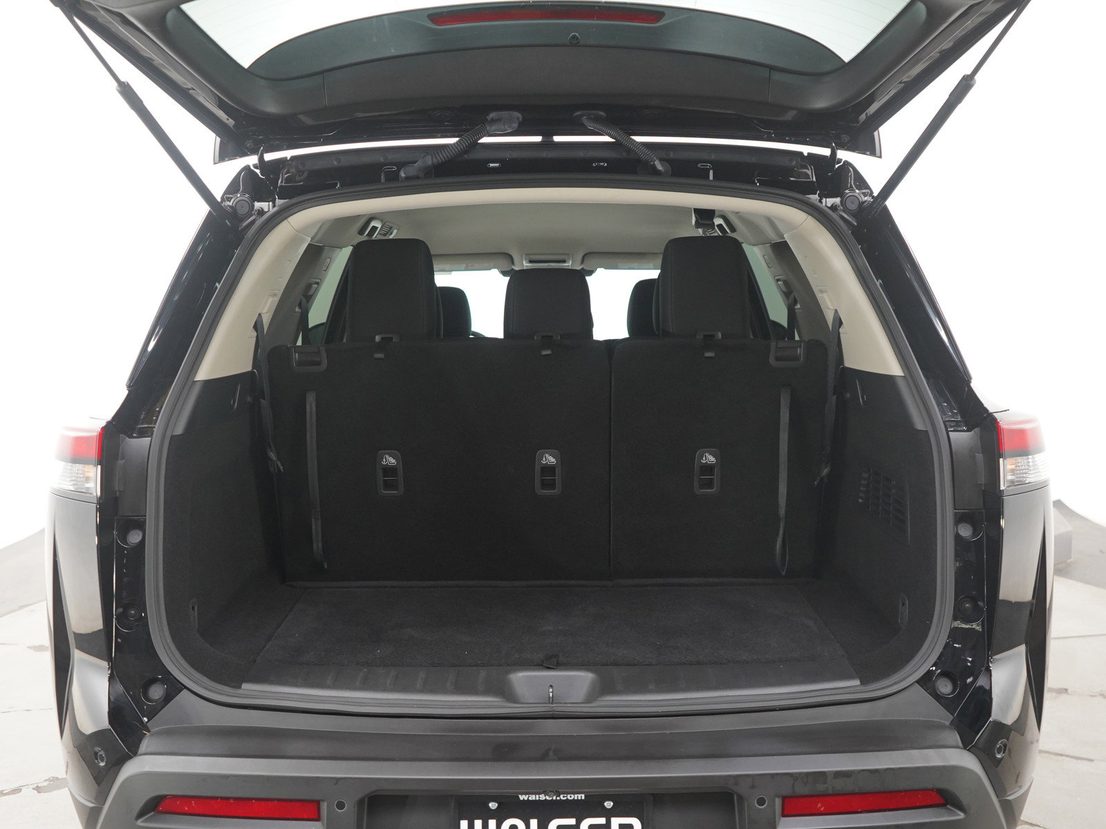 Used 2024 Nissan Pathfinder S image 16